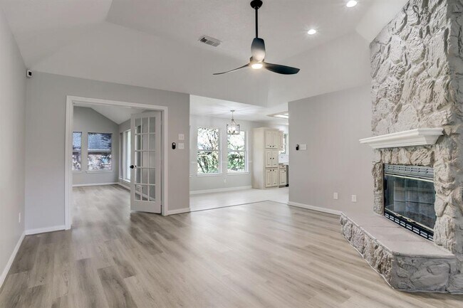 Building Photo - 7098 Shadow Lake Dr