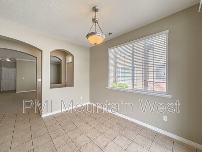 Building Photo - 948 Chelsea Ln