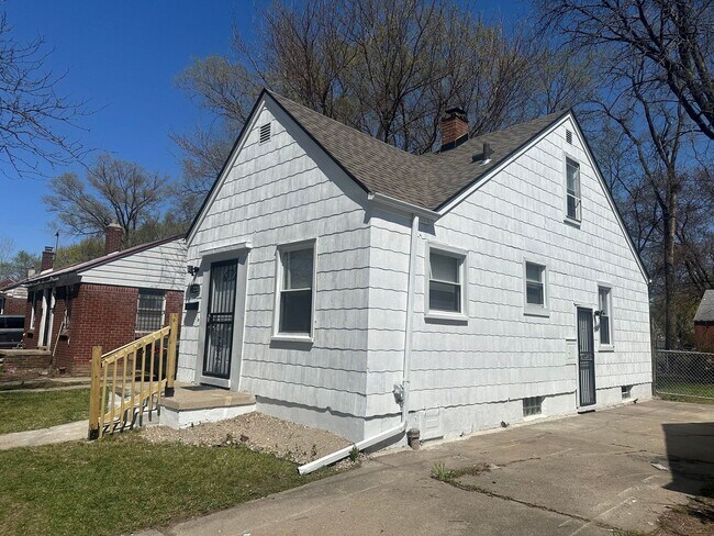 Building Photo - Freshly Renovated 3-Bedroom Home – Quality...