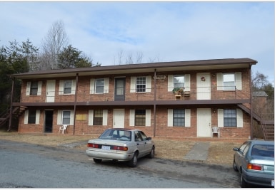 Building Photo - Green Oaks Apartments