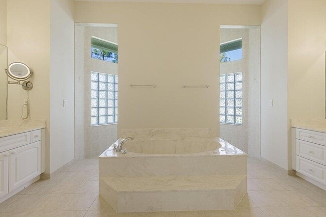 Building Photo - 14716 82nd St N