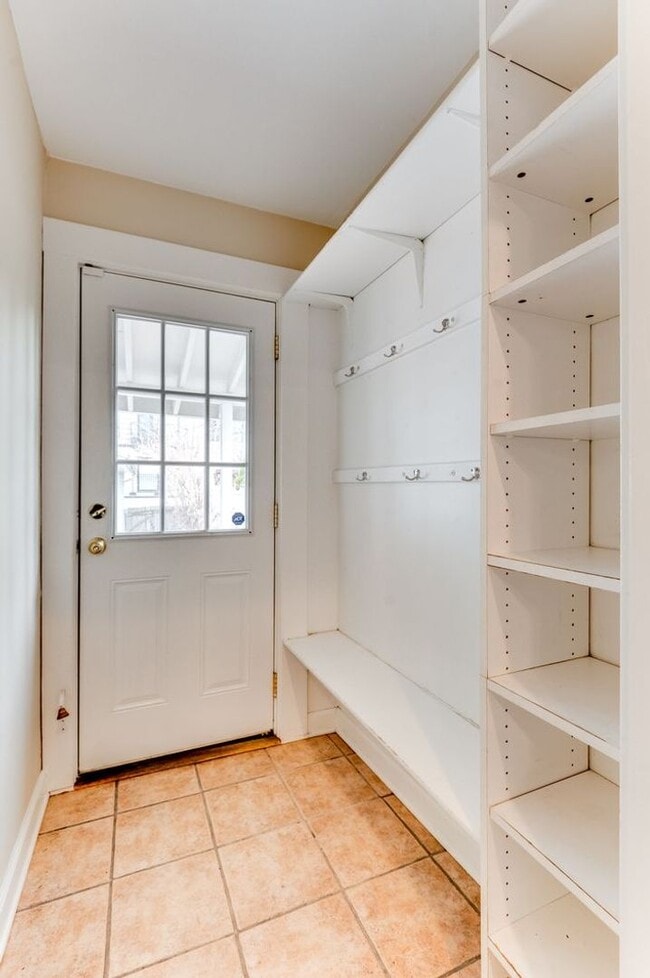 Building Photo - Gorgeous Uptown 4-bed 2-bath Single-Family House w/ Garage + Fenced-In Yard