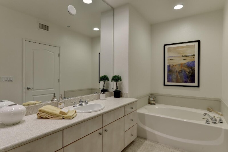 Building Photo - 130 E San Fernando St