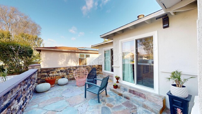 Building Photo - Newly Renovated Home in Eastside Costa Mesa