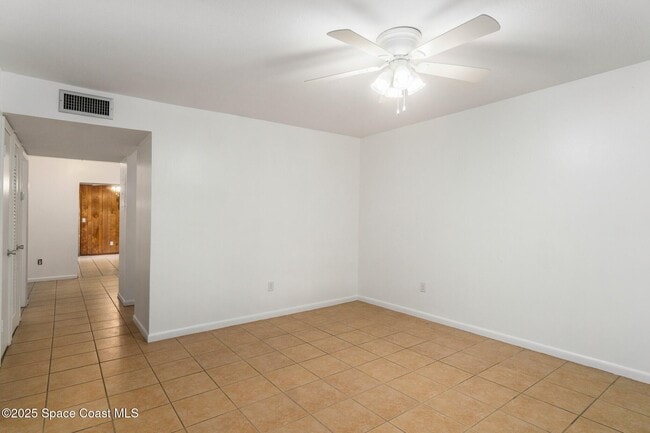 Building Photo - 212 E Towne Pl
