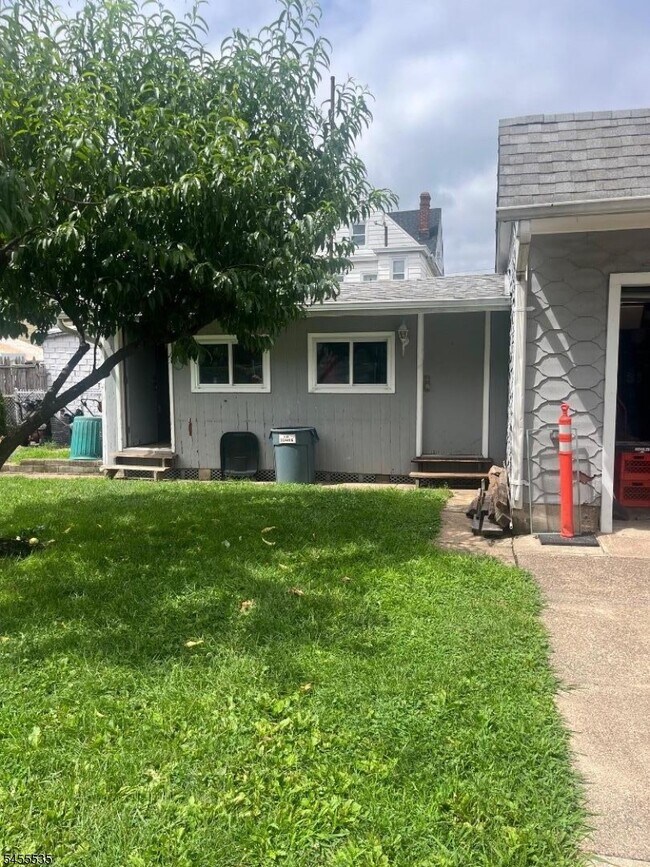 Building Photo - 56 Seger Ave
