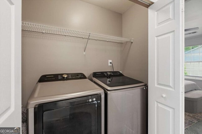 Building Photo - 6720 Stoneleigh Way