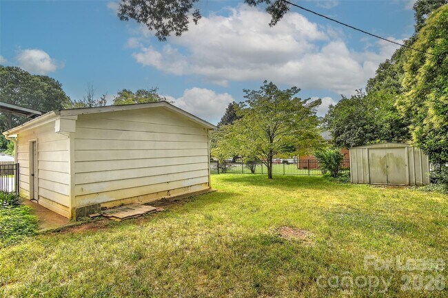 Building Photo - 420 Seneca Pl