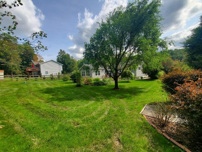 Building Photo - 134 Quaker Hill Rd