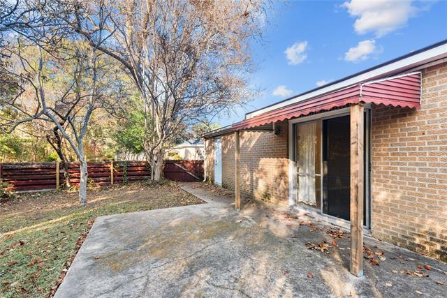 Building Photo - 3618 Gilbert Dr