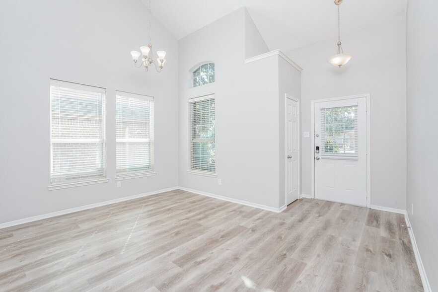 Building Photo - 6206 Lovage Ave