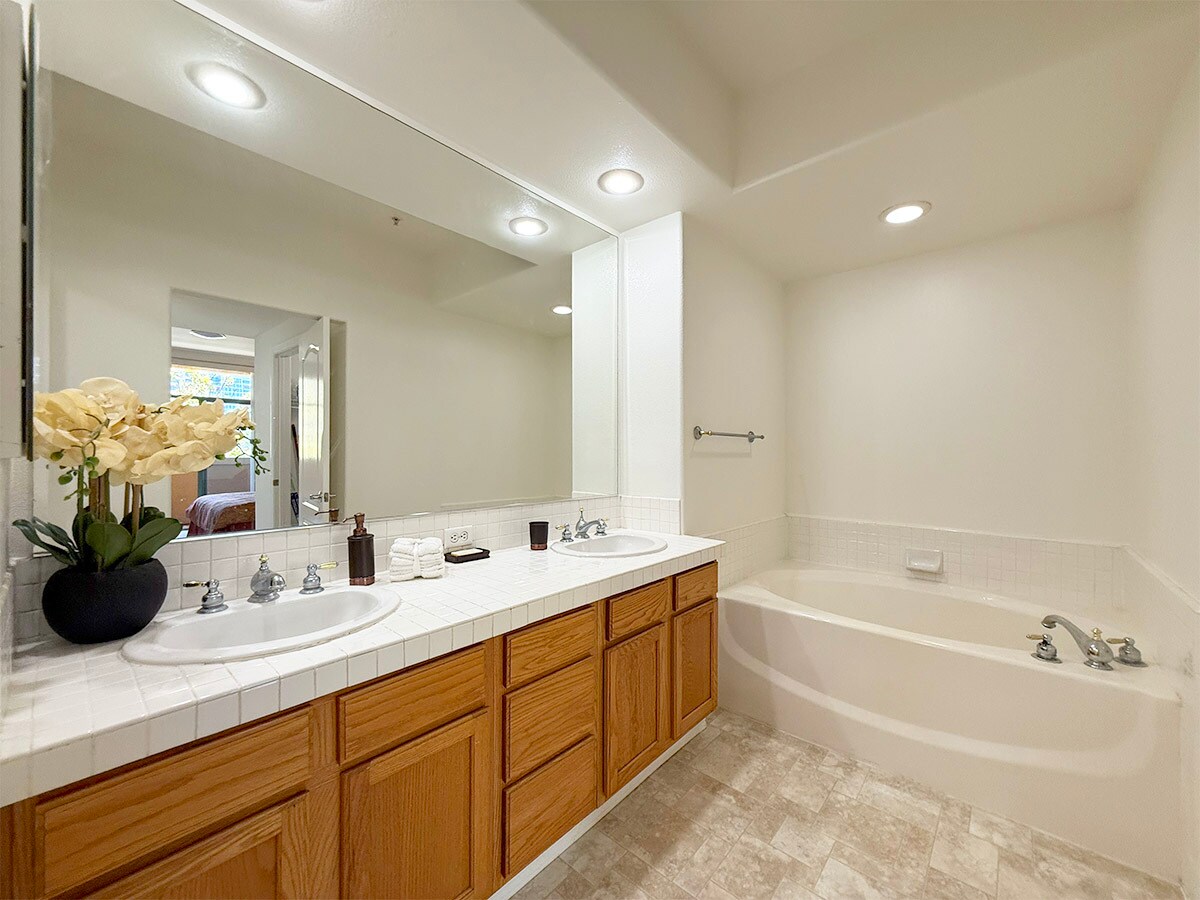 Building Photo - 144 S 3rd St