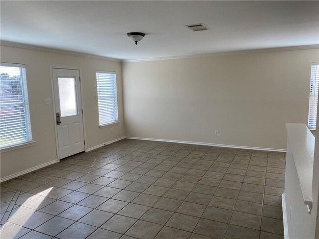 Building Photo - 804 Sherry Dr