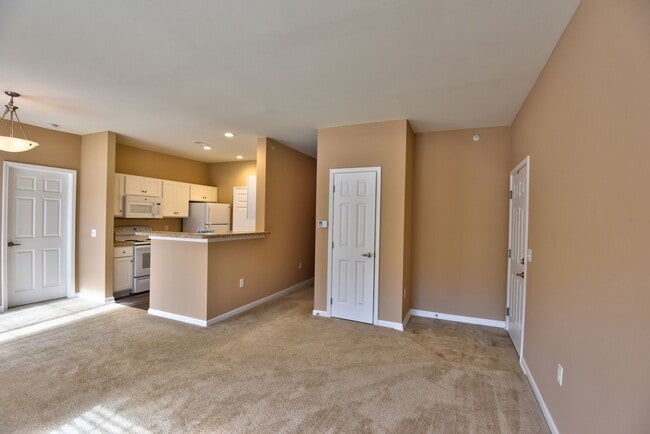 Building Photo - Second Floor Front View 2 Bedroom in a Gated Community!