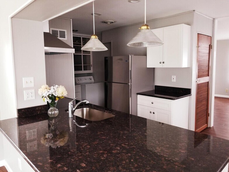 kitchen2 - 336 Huntley Ave