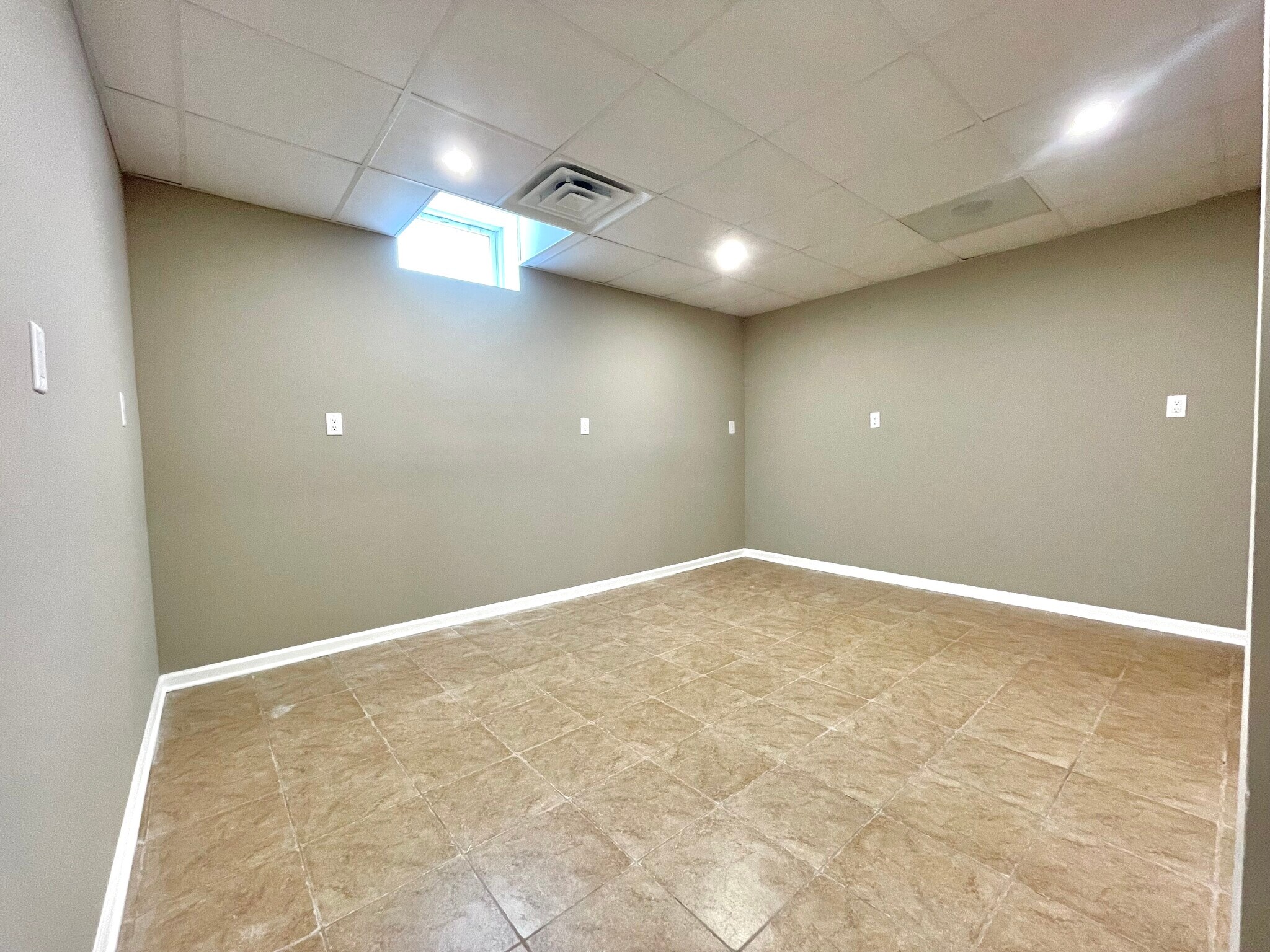 Bonus room - 1305 N 22nd Ave