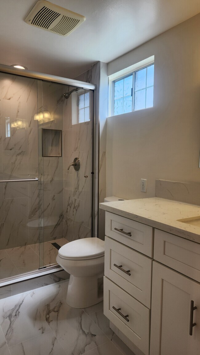 Building Photo - 18009 Bullock St