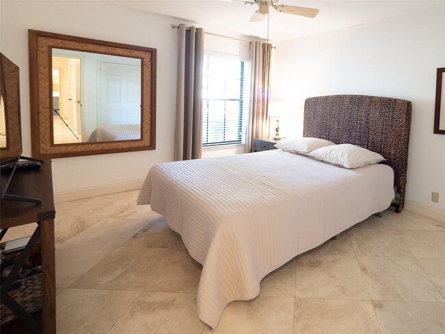 Building Photo - 2899 NW 26th Ave