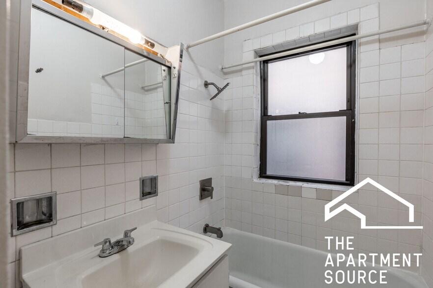 Building Photo - 1311 Oak Ave