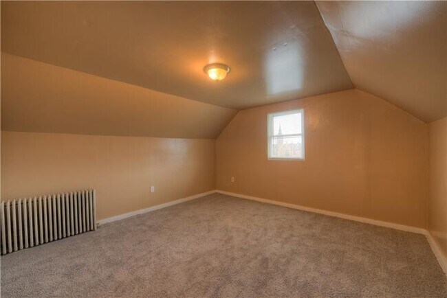 Building Photo - 31 Coulter St
