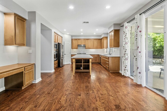 Building Photo - 507 Burk Pl
