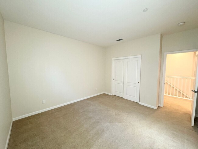 Building Photo - Perfect Shape Single Family Home in Dublin Hills