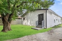 Building Photo - 405 Medina St