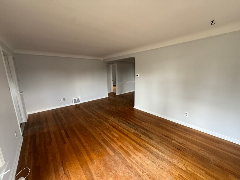 Building Photo - 1510 Crestwood Rd