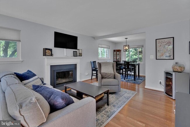 Primary Photo - 3252 Holly Hill Dr