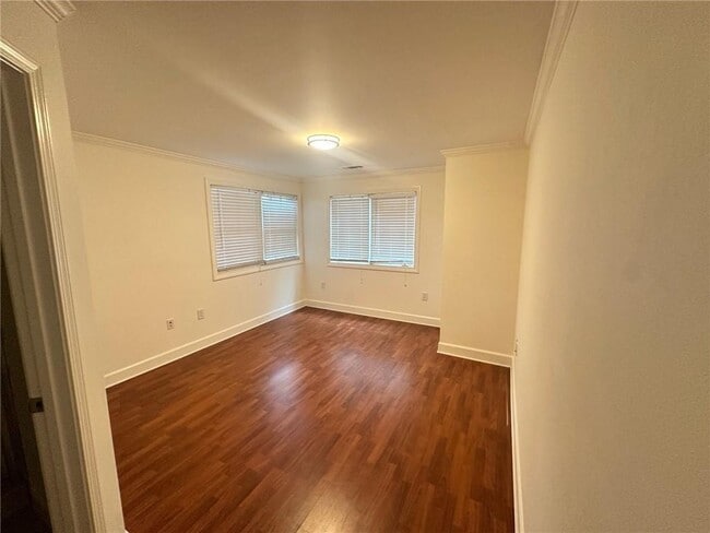 Building Photo - 726 Cosmopolitan Dr NE