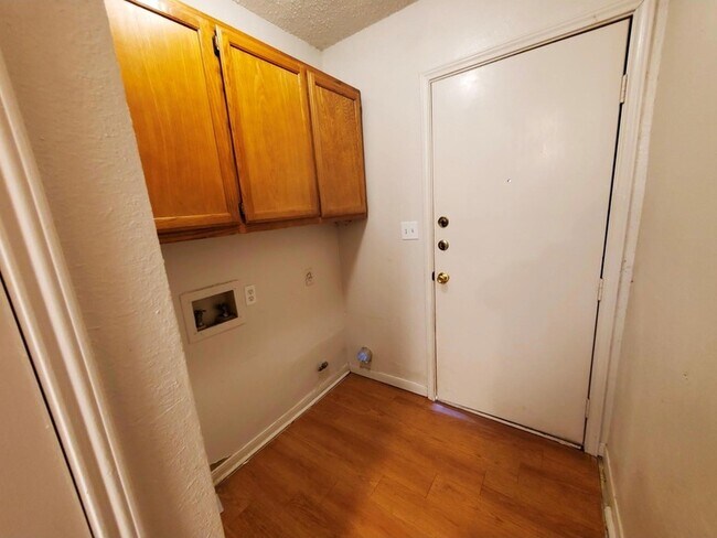 Building Photo - 1733 Horseshoe Cir