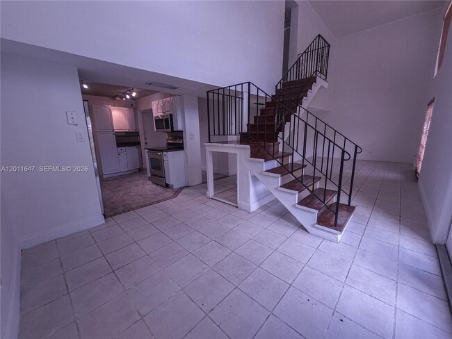 Building Photo - 10907 N Kendall Dr