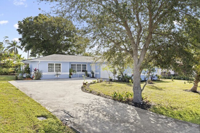 Building Photo - Flamingo Estates - single family home, close to Downtown and pet friendly!
