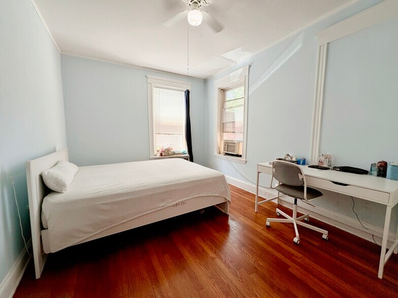 Building Photo - 184 Saint Paul St