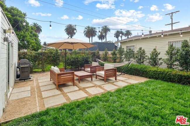 Building Photo - 1728 W 39th St