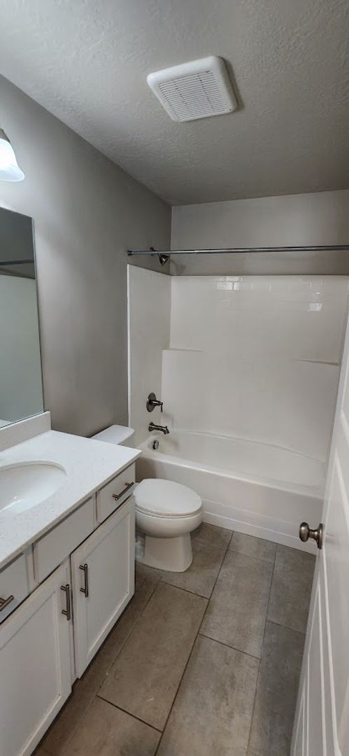 Building Photo - $2,000 OFF 4-bed, 3.5-bath Townhome Available Now!
