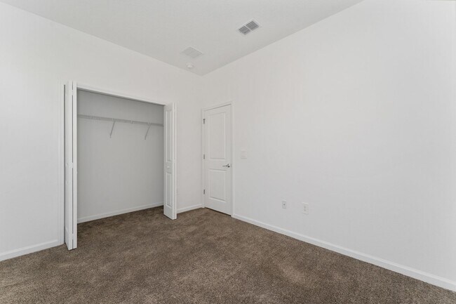Building Photo - 860 Daring Dr