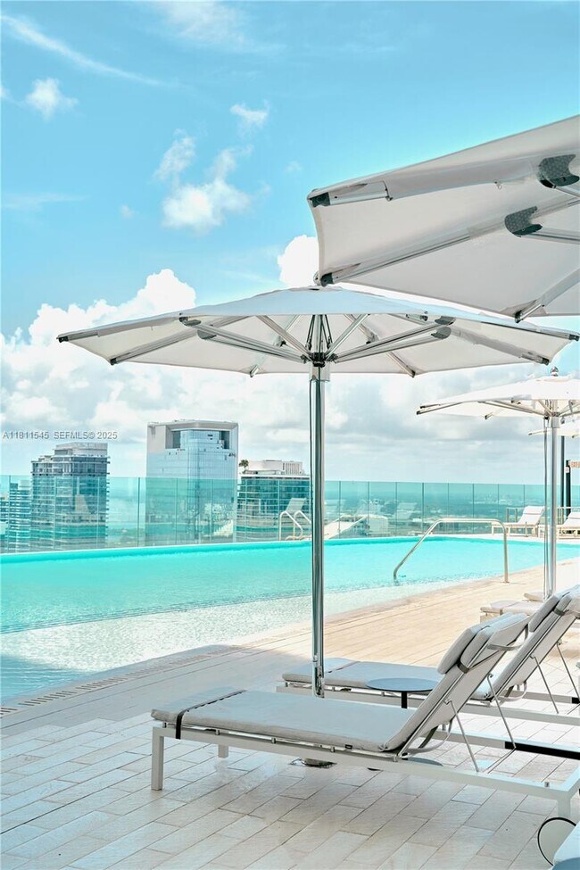 Building Photo - 300 Biscayne Blvd Way