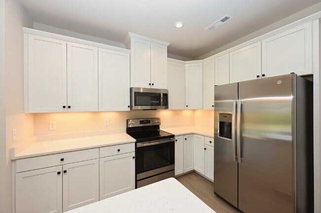 Building Photo - Updated Gallatin Townhome | 3BR + Garage, W/D Included