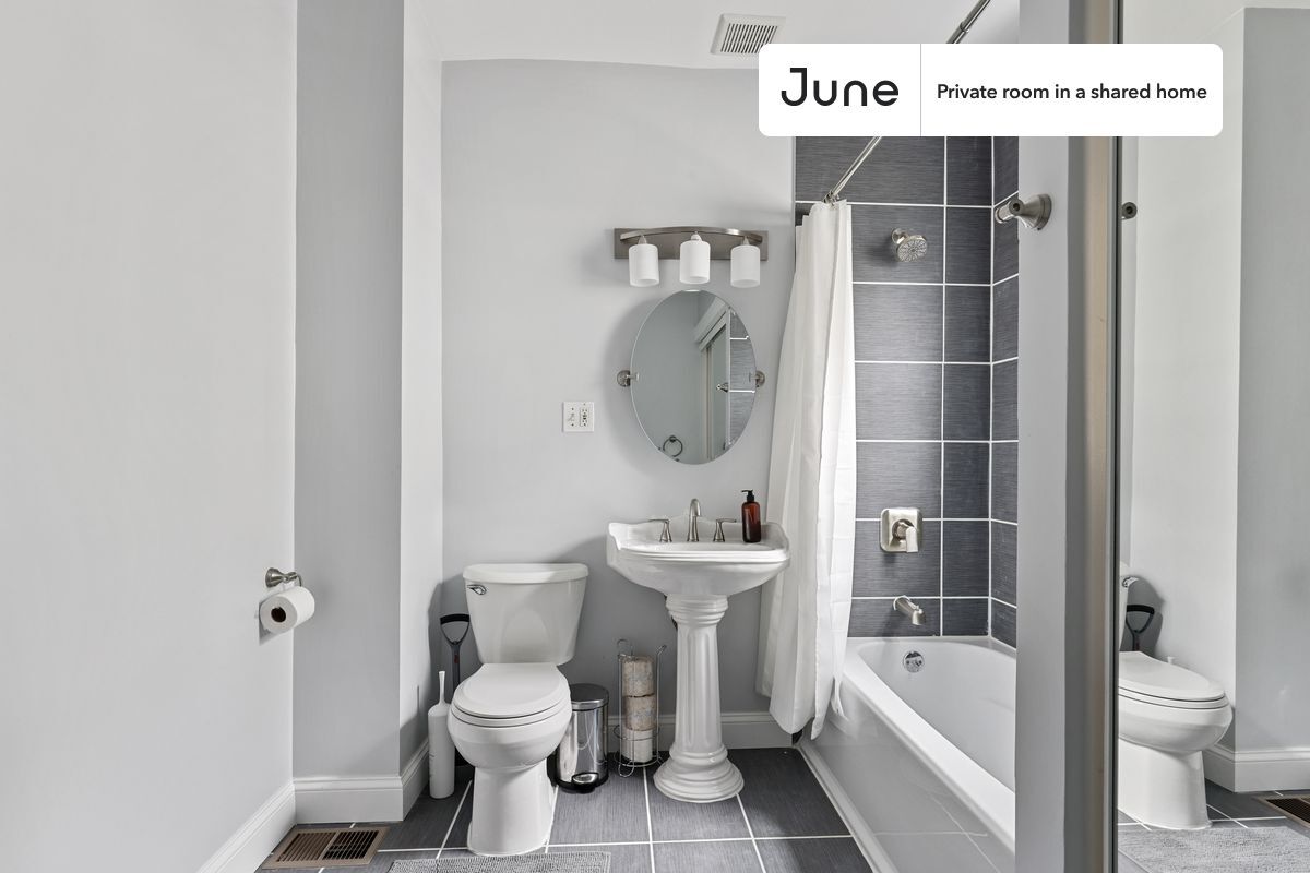 Building Photo - Room in Shared 4 bed/1 bath home