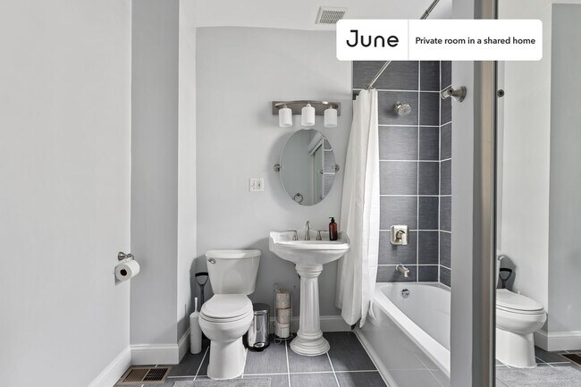 Building Photo - Room in Shared 4 bed/1 bath home