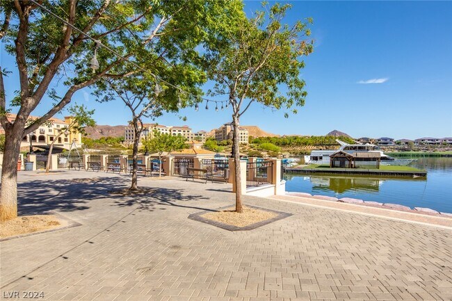 Building Photo - 30 Strada Di Villaggio