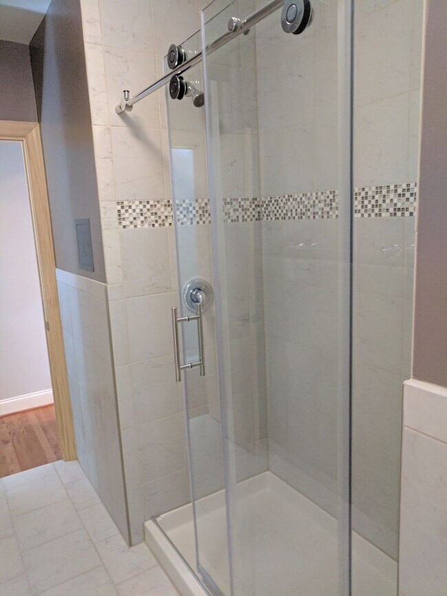 Building Photo - 3221 Guilford Ave