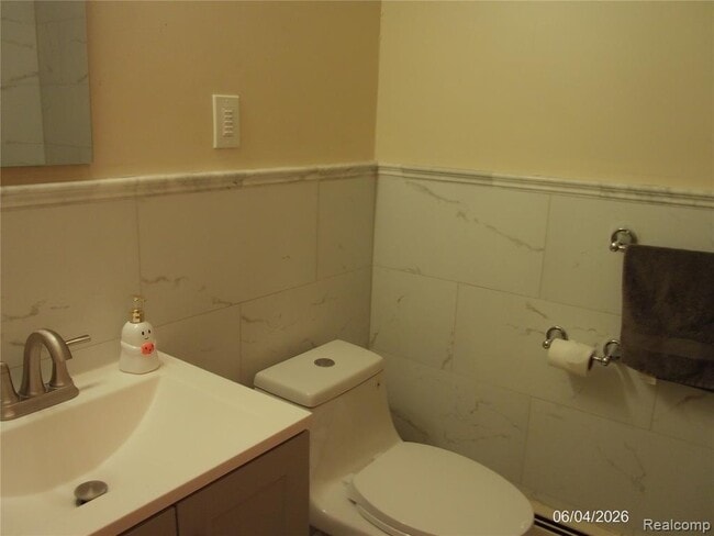 Building Photo - 1253 Island Dr
