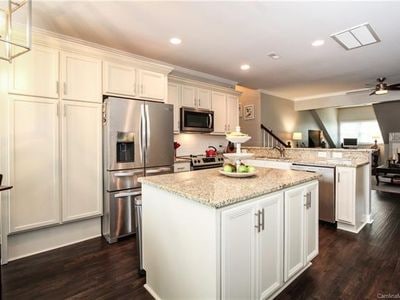 Building Photo - 2000 Euclid Ave