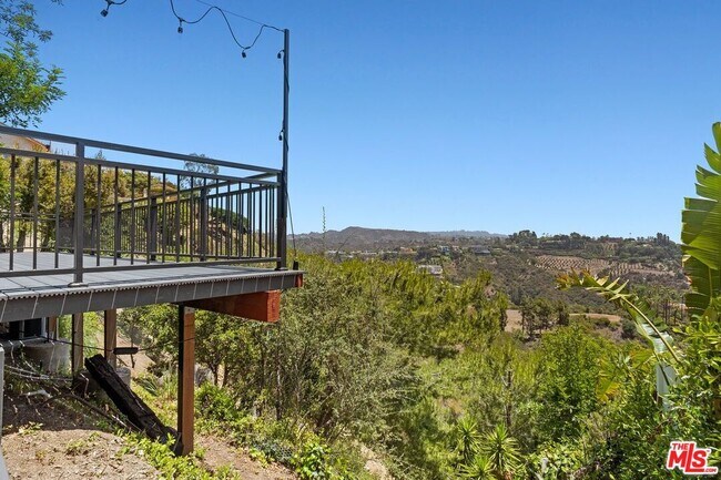 Building Photo - 1256 Stradella Rd