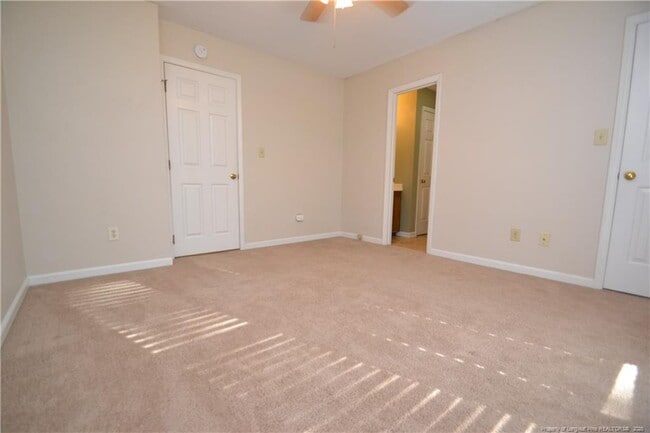 Building Photo - 121 Planetree Ln