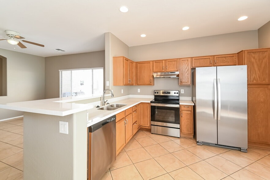 Building Photo - 327 N 76th Pl