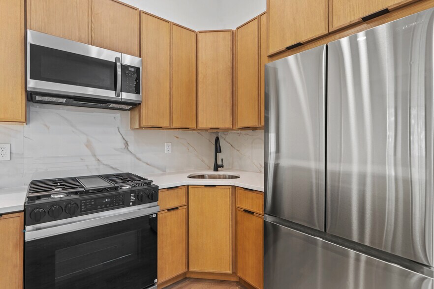 Building Photo - 41 47th St