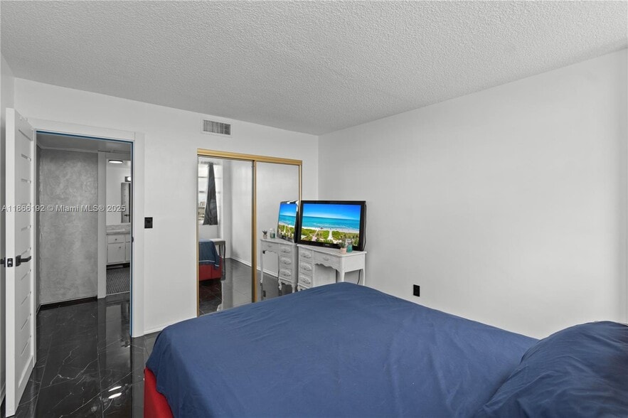 Building Photo - 1351 NE Miami Gardens Dr